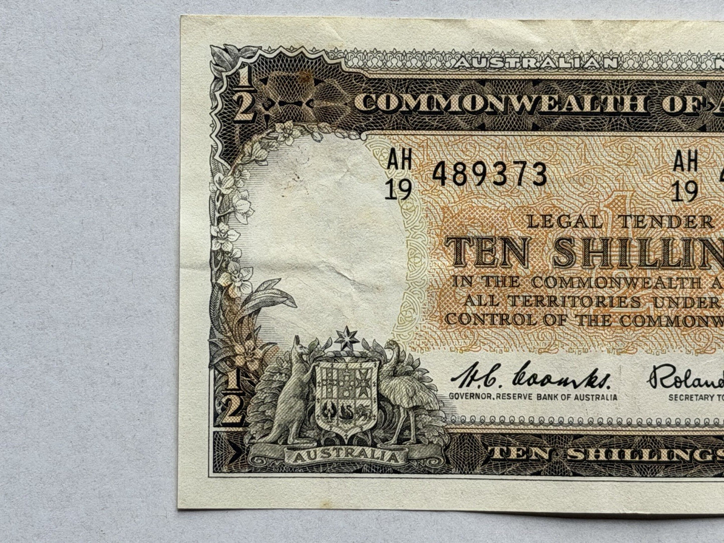 Commonwealth Australia 1961 10/- Ten Shillings Coombs/Wilson Paper Banknote VF