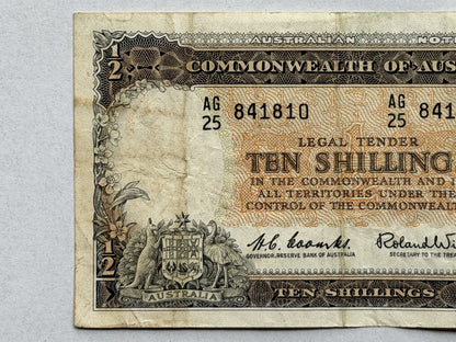 Commonwealth Australia 1961 10/- Ten Shillings Coombs/Wilson Paper Banknote VF
