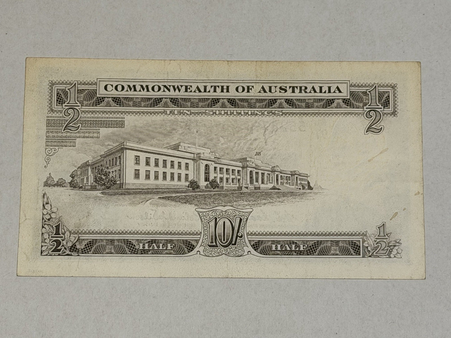 Commonwealth Australia 1961 10/- Ten Shillings Coombs/Wilson Paper Banknote VF